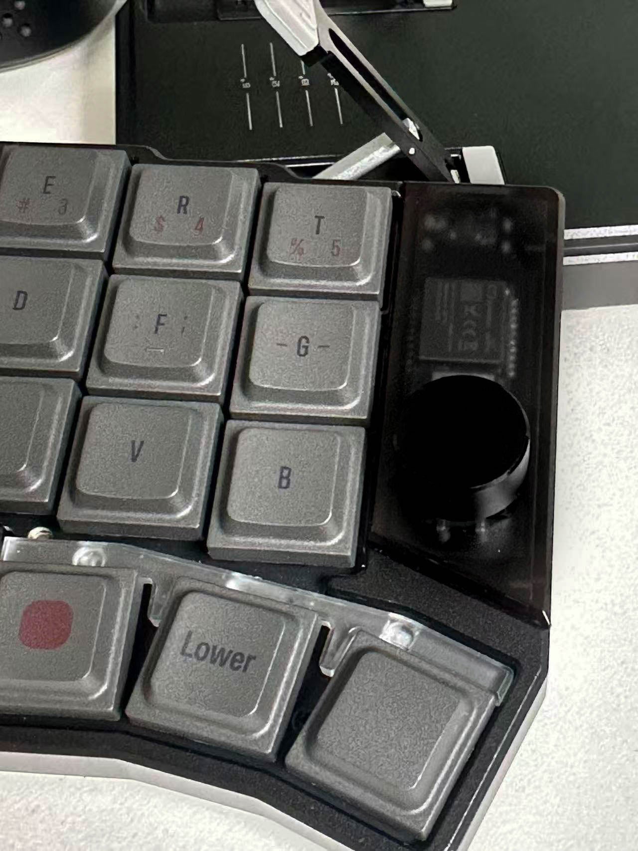 Cornix LP – Low-Profile Ergonomic Split Wireless Keyboard