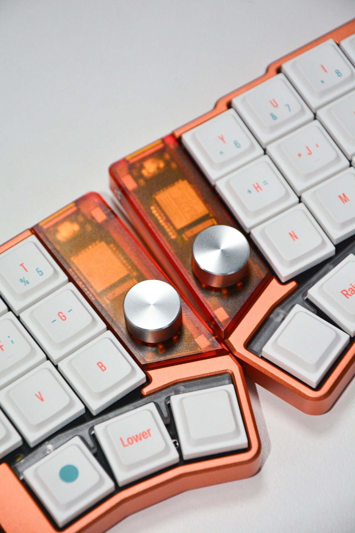 Cornix LP – Low-Profile Ergonomic Split Wireless Keyboard