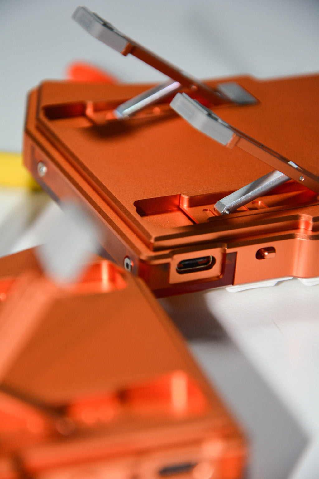 Cornix LP – Low-Profile Ergonomic Split Wireless Keyboard